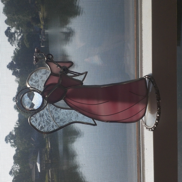 Free standing pink stainglass angel with porcelain roses. - Picture 1 of 6